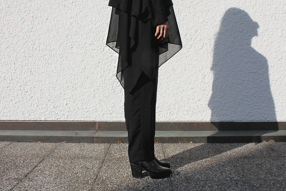 IHEARTALICE.DE – Fashion & Travel Blog: All Black Everything Look wearing Prada Shades