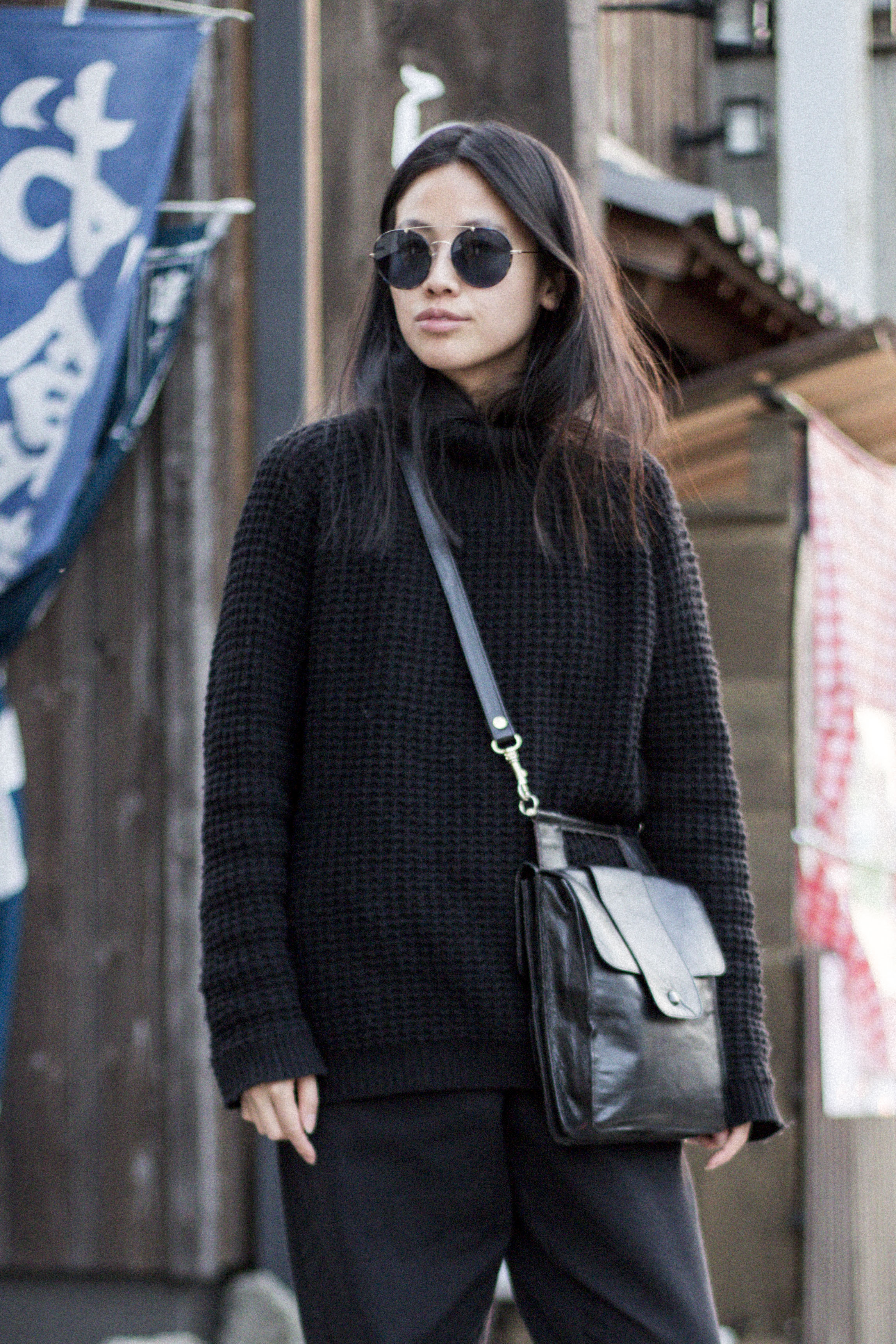 Looks of Alice: Casual in Knitwear Turtleneck & Boyfriend jeans in Kyoto/Japan