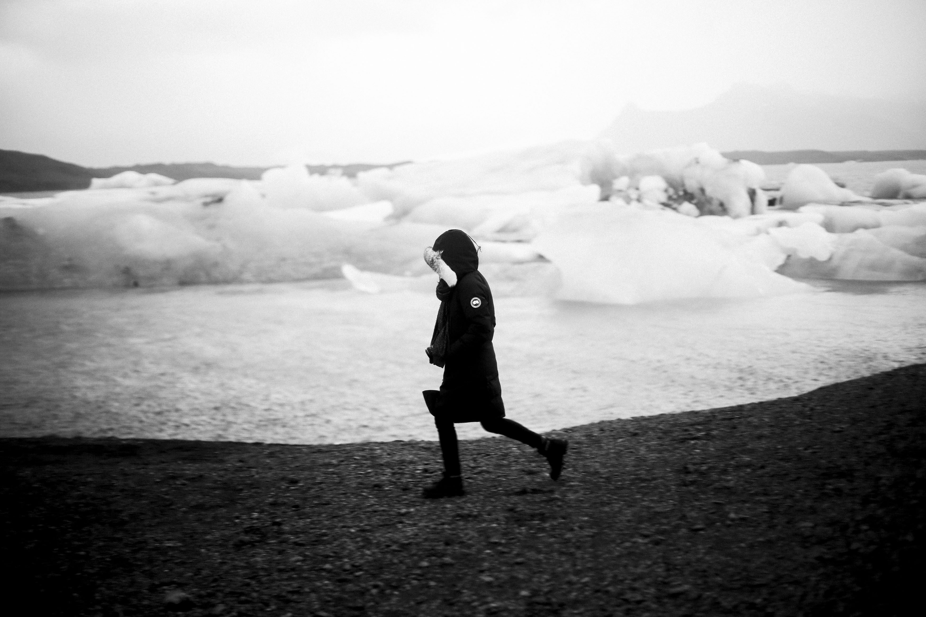 IHEARTALICE.DE - Fashion, Lifestyle & Travel-Blog from Berlin/Germany by Alice M. Huynh: Travel Diary with Black Canada Goose Kensington Parka & CAT Footwear at Jökusarlon/Iceland / Iceland Glacier / Travel-Diary